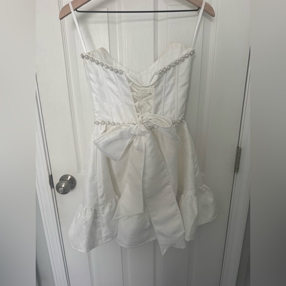 V. Chapman The Evie Dress in White Windsor Brocade - Picture 11 of 12